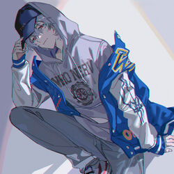  1boy baseball_cap feet_out_of_frame grey_hair grey_hoodie grey_pants hat highres hitokoto hood hoodie jacket male_focus nagisa_kaworu neon_genesis_evangelion official_alternate_costume pants radio_eva rebuild_of_evangelion red_eyes sitting smile solo 