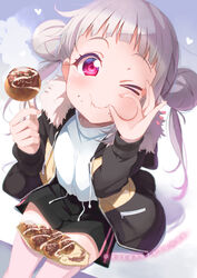  &gt;_o arashi_chisato black_jacket black_shorts blunt_bangs cheek_pinching commentary double_bun drawstring eating female food food_on_face hair_bun heart hood hood_down hooded_jacket jacket kitahara_tomoe_(kitahara_koubou) long_hair looking_at_viewer love_live! love_live!_superstar!! one_eye_closed open_clothes open_jacket pinching red_eyes shirt shorts sitting solo takoyaki toothpick twintails twitter_username white_hair white_shirt 