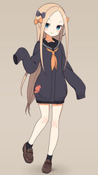  :&gt; abigail_williams_(fate) alternate_costume bad_id bad_pixiv_id bell_(oppore_coppore) black_bow black_cardigan black_sailor_collar black_skirt black_socks blue_eyes blush bow brown_footwear cardigan closed_mouth collarbone commentary_request eighth_note fate/grand_order fate_(series) female forehead full_body hairbow head_tilt highres light_brown_hair loafers long_hair long_sleeves looking_at_viewer musical_note neckerchief orange_bow orange_neckerchief parted_bangs pleated_skirt polka_dot polka_dot_bow sailor_collar school_uniform serafuku shoes skirt sleeves_past_fingers sleeves_past_wrists socks solo standing standing_on_one_leg stuffed_animal stuffed_toy teddy_bear very_long_hair 