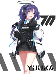  ammunition_pouch black_gloves black_jacket black_skirt blue_archive blue_necktie bulletproof_vest character_name collared_shirt commentary_request cowboy_shot ear_protection female gloves gun halo hand_up highres holding holding_weapon hood hood_down hooded_jacket jacket long_hair looking_ahead magazine_(weapon) microphone millennium_science_school_logo multicolored_hair necktie off_shoulder open_clothes open_jacket open_mouth optical_sight pleated_skirt pouch purple_eyes purple_hair sekino_takehiro shirt sig_mpx skirt solo submachine_gun two-tone_hair weapon white_jacket white_shirt yuuka_(blue_archive) 