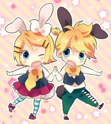  1boy animal_ears bad_id bad_pixiv_id blonde_hair blue_eyes bow brother_and_sister chibi diagonal_stripes female hair_ornament hairclip kagamine_len kagamine_rin one_eye_closed ousaka_nozomi rabbit_ears siblings skirt standing standing_on_one_leg star_(symbol) striped_background striped_clothes striped_thighhighs thighhighs twins vocaloid 