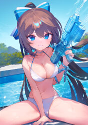  ainy bikini blue_bow blue_eyes blue_nails blue_sky bow breasts brown_hair cleavage colored_inner_hair day female hairbow highres long_hair looking_at_viewer medium_breasts multicolored_hair nail_polish original outdoors ponytail pool sitting sky smile solo spread_legs sunlight swimsuit very_long_hair water_gun white_bikini 