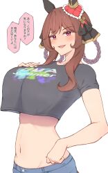  breasts brown_hair commentary_request crop_top crop_top_overhang female gentildonna_(umamusume) highres himuraanzu horse_girl large_breasts looking_at_viewer midriff navel open_mouth smile solo speech_bubble translation_request uma_summer_(umamusume) umamusume 