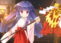  blunt_bangs blurry blurry_background blurry_foreground closed_mouth commentary_request depth_of_field embers female furude_rika gaou_(babel) hakama hakama_skirt higurashi_no_naku_koro_ni holding japanese_clothes kimono long_hair long_sleeves miko photoshop_(medium) purple_hair red_eyes red_hakama skirt smile solo stairs standing very_long_hair white_kimono wide_sleeves 