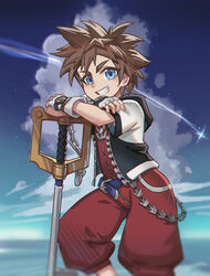  1boy blue_eyes brown_hair commentary_request fingerless_gloves gloves grin highres keyblade kingdom_hearts kingdom_key lolicon male_focus night night_sky outdoors sky smile solo sora_(kingdom_hearts) teeth whinghope 