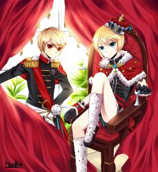  2boys aqua_eyes arched_crown bad_id bad_pixiv_id blonde_hair boots chung_seiker crown elsword elsword_(character) epaulettes highres knee_boots male_focus multiple_boys naroyang photoshop_(medium) red_crown red_eyes shorts sitting smile uniform 