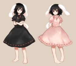  2girls alternate_color animal_ears arms_behind_back bad_id bad_pixiv_id barefoot black_hair crossed_arms dress dual_persona full_body grin inaba_tewi jewelry multiple_girls pendant pigeon-toed player_2 rabbit_ears rabbit_tail red_eyes short_hair simple_background smile tail touhou tsukiori 