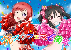  2girls ;d anniversary black_hair blue_sky blurry blurry_background bow breasts character_name cheerleader clothes_writing commentary_request grin hairbow headphones headset highres holding holding_pom_poms light_particles looking_at_viewer love_live! love_live!_school_idol_festival love_live!_school_idol_project medium_breasts medium_hair multiple_girls navel nishikino_maki one_eye_closed open_mouth pink_bow pink_headphones pom_pom_(cheerleading) purple_eyes red_eyes red_hair red_headphones shiratama_(siratama_ll) signature sky smile star_(symbol) star_print stomach swept_bangs teeth twintails upper_body upper_teeth_only yazawa_nico 