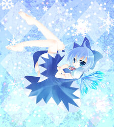  bad_id bad_pixiv_id barefoot blue_eyes blue_hair bow cirno feet female hairbow highres short_hair solo touhou wings yoitsukishin 