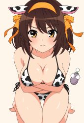  animal_ears animal_print bikini blush breasts brown_hair closed_mouth cow_ears cow_print cow_print_bikini female hair_ribbon highres long_hair medium_breasts medium_hair midriff orange_ribbon print_bikini ribbon solo suzumiya_haruhi suzumiya_haruhi_no_yuuutsu swimsuit yellow_eyes yuiyu_ki 