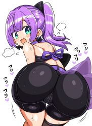  ass ass_shake belt black_bow black_shorts bow earrings female green_eyes hairbow heart jewelry kanikama looking_at_viewer looking_back mochi_hiyoko mochipro ponytail purple_belt purple_hair shorts simple_background single_thighhigh solo spine steam thighhighs virtual_youtuber white_background 