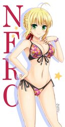  &gt;:) artist_name bikini blonde_hair blush bracelet braid breasts character_name cleavage collarbone commentary_request dated fate/extra fate_(series) female front-tie_top green_eyes hand_on_own_hip highres jewelry medium_breasts navel nero_claudius_(fate) nero_claudius_(fate/extra) official_alternate_costume red_bikini side-tie_bikini_bottom silhouette smile smug solo standing star_(symbol) swimsuit the-sinner v-shaped_eyebrows white_background 