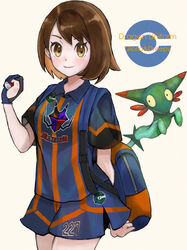  arm_behind_back arm_up backpack bad_id bad_pixiv_id bag black_gloves blue_bag blue_gloves blue_shirt blue_shorts blush bob_cut brown_eyes brown_hair character_name collared_shirt dreepy female gloria_(pokemon) gloves gym_uniform hand_up holding holding_poke_ball jersey light_blush light_smile orange_bag orange_stripes poke_ball poke_ball_(basic) poke_ball_symbol pokemon pokemon_(creature) pokemon_swsh setta_shu shirt short_hair short_sleeves shorts simple_background single_glove smile striped_clothes striped_shirt swept_bangs two-tone_bag two-tone_gloves white_background 