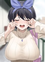  beige_sweater black_hair blue_hairband blue_ribbon blurry blurry_background breasts carrying_bag closed_eyes commentary crying facing_viewer female hair_ribbon hairband hands_up highres jewelry kanojo_okarishimasu large_breasts long_sleeves necklace open_mouth outdoors pink_bag ribbon sarashina_ruka shengtian short_hair solo sweater taut_sweater teeth turtleneck turtleneck_sweater upper_body 