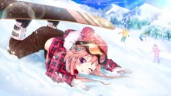  2boys 2girls beanie blue_gloves blue_headwear blue_jacket blue_pants blue_sky bow brown_pants day dot_nose fallen_down film_grain game_cg glint gloves goggles goggles_on_headwear green_pants grey_bow haeno_akari hairbow hat holding_ski_pole izumi_tsubasu jacket lens_flare midriff_peek mountain multiple_boys multiple_girls non-web_source official_art one_eye_closed outdoors pants pink_hair plaid plaid_bow plaid_jacket pom_pom_(clothes) pom_pom_beanie purple_eyes re:stage! red_headwear red_jacket single_vertical_stripe ski_pole skiing sky smile snow snowboard snowboarding solo_focus sparkle striped sunlight tongue tongue_out tree white_gloves white_headwear white_trim winter yellow_headwear yellow_jacket 