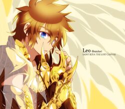  1boy armor blue_eyes brown_hair character_name cimeri commentary_request copyright_name full_armor gold_armor gold_saint helmet holding holding_helmet leo_regulus male_focus saint_seiya saint_seiya:_the_lost_canvas solo unworn_headwear unworn_helmet 