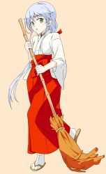  alternate_costume bamboo_broom broom brown_background commentary_request detached_sleeves female full_body grey_hair hair_ribbon hakama highres holding holding_broom index_(toaru_majutsu_no_index) japanese_clothes long_hair looking_at_viewer miko ponytail red_hakama ribbon sandals simple_background solo tabi toaru_majutsu_no_index touryou zouri 