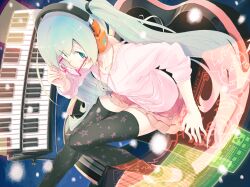  bad_id bad_pixiv_id bespectacled black_thighhighs female glasses green_eyes green_hair hatsune_miku headphones highres holding holding_removed_eyewear instrument irei_eri jewelry keyboard_(instrument) long_hair looking_at_viewer necklace pink-framed_eyewear print_thighhighs project_diva_(series) project_diva_2nd semi-rimless_eyewear sitting skirt sleeves_pushed_up solo spring_onion star_(symbol) thighhighs twintails under-rim_eyewear unworn_eyewear very_long_hair vocaloid 