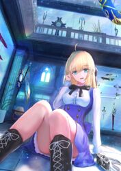  alternate_costume annotation_request aomaru_(shta-chu-jisuiai) arm_support artoria_pendragon_(fate) bident blonde_hair blue_eyes boots breasts buttons camera commentary_request convenient_leg cross-laced_footwear dagger double-breasted ea_(fate/stay_night) excalibur_(fate/stay_night) fate/grand_order fate_(series) female flag gae_bolg_(fate) globe hand_on_floor hands_in_hair heavenly_boat_maanna highres indoors kanshou_&amp;_bakuya_(fate) katana knife lace-up_boots lord_camelot_(fate) marmyadose_(fate) medium_breasts medium_hair meslamtaea_(weapon) mirror multiple_weapons object_request on_floor partially_annotated plant polearm potted_plant railing rulebreaker saber_lily shield sitting smile solo suiten_nikkou_amaterasu_yanoshisu_ishi sword teeth thighs trishula_shakti_(fate) tuning_fork underbust upper_teeth_only weapon weapon_on_wall weapon_request window 