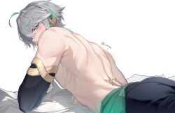  1boy absurdres alhaitham_(genshin_impact) artist_name back back_tattoo bed_sheet black_gloves black_pants blush commentary dendro_symbol_(genshin_impact) elbow_gloves from_behind genshin_impact gloves green_eyes green_hair green_sash grey_hair hair_between_eyes headphones highres lion_2929 looking_at_viewer looking_back lying male_focus multicolored_hair on_stomach pants sash short_hair sidelocks simple_background solo symbol-only_commentary tattoo topless_male twitter_username v-shaped_eyebrows white_background 