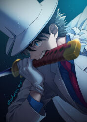  1boy blue_eyes blurry brown_hair cape commentary_request dated_commentary depth_of_field floating_cape from_side hat highres holding holding_weapon kaitou_kid katana light_particles looking_ahead magic_kaito male_focus meitantei_conan necktie no_eyewear one_eye_covered red_necktie remsor076 scene_reference short_hair signature solo suit sword teeth top_hat torn_clothes torn_hat twitter_username upper_body weapon weapon_in_mouth white_cape white_suit 