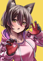  :o absurdres animal_ear_fluff animal_ears black_gloves blush breasts brown_hair cat_ears claw_pose commentary extra_ears female gloves hair_between_eyes highres hololive hood hood_down hoodie long_sleeves looking_at_viewer multicolored_hair official_alternate_costume pink_hoodie roboco-san roboco-san_(hoodie) simple_background solo streaked_hair virtual_youtuber white_hair wszkii yellow_background yellow_eyes 