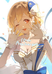  anniversary arms_up bare_shoulders blonde_hair blue_bow blush bow breasts choker cleavage collarbone djeeta_(granblue_fantasy) double-parted_bangs dress dress_bow earrings female gloves granblue_fantasy highres ikenotori jewelry looking_at_viewer one_eye_closed red_eyes short_hair solo strapless strapless_dress upper_body white_choker white_dress white_gloves 