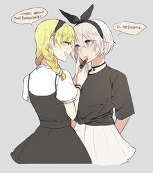  2b_(nier:automata) 2girls applying_makeup arms_behind_back blonde_hair blue_eyes blush bow braid closed_eyes commentary_request cosmetics earrings facing_another grey_background hairband hairbow highres jewelry lipstick lipstick_tube long_hair looking_at_another makeup mole mole_under_mouth multiple_girls nahonanaho necklace nier:automata nier_(series) open_mouth operator_6o short_hair simple_background skirt smile speech_bubble thought_bubble translated white_hair 