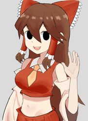  armpit_peek black_eyes bow breasts brown_hair collared_shirt commentary_request cookie_(touhou) crop_top detached_sleeves dress empty_eyes female frilled_bow frilled_hair_tubes frills grey_background hair_between_eyes hair_tubes hairbow hakurei_reimu highres long_bangs long_hair looking_at_viewer medium_breasts midriff navel necktie noel_(cookie) open_mouth pro55h red_bow red_dress red_shirt red_skirt shirt sidelocks simple_background skirt sleeveless sleeveless_shirt smile solo teeth touhou upper_body upper_teeth_only waving white_sleeves wide_sleeves yellow_necktie 