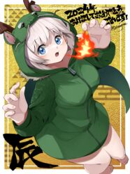  2024 alternate_costume animal_costume barefoot blue_eyes border breasts breath_weapon breathing_fire chinese_zodiac claw_pose commentary_request datemegane dragon_costume dragon_hood dragon_tail egasumi female fire foreshortening from_above green_hoodie hands_up highres hood hood_up hoodie kizuna_akari large_breasts long_sleeves looking_at_viewer looking_up new_year no_pants outside_border seigaiha solo tail translation_request twitter_username uroko_(pattern) vocaloid voiceroid white_border white_hair year_of_the_dragon yellow_background 