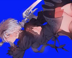  2b_(nier:automata) ass back_cutout black_dress black_gloves blood blood_on_face blue_background blue_eyes breasts closed_mouth clothing_cutout commentary_request dress feather-trimmed_sleeves female funa2001 gloves hairband highres holding holding_sword holding_weapon juliet_sleeves katana long_sleeves medium_breasts nier:automata nier_(series) puffy_sleeves ribbon short_hair simple_background solo sword virtuous_treaty weapon white_hair 