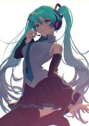  aqua_eyes aqua_hair aqua_necktie black_footwear black_skirt black_sleeves blush boots breasts chromatic_aberration collared_shirt detached_sleeves female gradient_hair hatsune_miku headphones headset highres leg_up long_hair long_sleeves multicolored_hair necktie open_mouth pleated_skirt shirt shoes signature simple_background skirt sleeveless sleeveless_shirt solo tattoo teeth thigh_boots tie_clip twintails ukimesato upper_teeth_only very_long_hair vocaloid white_background white_shirt 