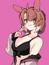  absurdres ahoge animal_ears arm_at_side asymmetrical_bangs bare_shoulders bikini black_bikini blush_stickers breasts brown_hair cleavage closed_mouth dantsu_flame_(umamusume) ear_covers female hand_up highres horse_ears jacket large_breasts looking_at_viewer navel off_shoulder pink_background short_hair simple_background smile solo sudzume swimsuit umamusume upper_body v yellow_eyes 