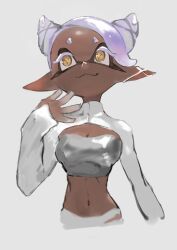  :3 breasts cleavage closed_mouth colored_eyelashes cone_hair_bun cross-shaped_pupils dark-skinned_female dark_skin double_bun female frye_(splatoon) ga4me4 gradient_hair grey_background grey_hair grey_tube_top hair_bun hand_up highres inkling long_pointy_ears long_sleeves medium_breasts multicolored_hair navel official_alternate_costume pointy_ears purple_hair short_eyebrows short_hair shrug_(clothing) simple_background smile solo splatoon_(series) splatoon_3 strapless symbol-shaped_pupils tentacle_hair tube_top two-tone_hair white_shrug yellow_eyes 