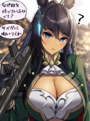  ? absurdres animal_ears ascot azuki_(azuki_azukki) bandeau black_gloves black_hair blue_eyes blurry blurry_background blush breasts cleavage closed_mouth commentary_request dark-skinned_female dark_skin earrings female gloves green_jacket gun hair_between_eyes highres holding holding_gun holding_weapon horse_ears horse_girl jacket jewelry large_breasts long_hair looking_at_viewer magazine_(weapon) open_clothes open_jacket outdoors ponytail rifle single_earring solo speech_bubble symboli_kris_s_(umamusume) translation_request trigger_discipline umamusume upper_body very_long_hair weapon white_ascot 