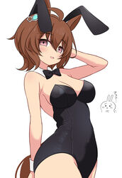  absurdres agnes_tachyon_(umamusume) alternate_costume animal_ears arm_up armpits black_bow black_bowtie black_leotard bow bowtie breasts brown_hair chiikawa cowboy_shot detached_collar earrings fake_animal_ears female hair_between_eyes highleg highleg_leotard highres horse_ears horse_girl horse_tail jewelry leotard medium_breasts open_mouth playboy_bunny shimosazami short_hair single_earring smile solo strapless strapless_leotard tail umamusume usagi_(chiikawa) 