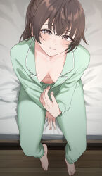  barefoot bed_sheet blush breasts breasts_apart brown_eyes brown_hair closed_mouth clothes_pull commentary female from_above green_pajamas green_pants green_shirt hair_between_eyes highres indoors long_hair long_sleeves looking_at_viewer medium_breasts navel nonbire on_bed pajamas pants ponytail pulling_own_clothes shirt shirt_pull sidelocks sitting smile solo suou_yuki symbol-only_commentary tokidoki_bosotto_roshia-go_de_dereru_tonari_no_arya-san wooden_floor 