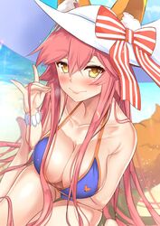  animal_ears beach bikini blush bracelet breasts cleavage commentary_request day dutch_angle fate/grand_order fate_(series) female fox_ears fox_shadow_puppet fox_tail hat jewelry large_breasts long_hair looking_at_viewer ocean outdoors pink_hair solo swimsuit tail tamamo_(fate) tamamo_no_mae_(swimsuit_lancer)_(fate) tamamo_no_mae_(swimsuit_lancer)_(third_ascension)_(fate) thigh_gap untue very_long_hair yellow_eyes 