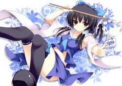  alternate_color alternate_eye_color black_hair black_thighhighs blue_eyes commentary_request detached_sleeves female gohei hair_tubes hakurei_reimu holding kusano_(torisukerabasu) long_hair md5_mismatch ofuda player_2 resolution_mismatch skirt solo source_smaller thighhighs touhou 