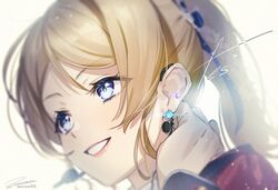  ayase_eli bad_id bad_twitter_id blonde_hair blue_eyes close-up earrings female hand_on_own_neck headset jewelry love_live! love_live!_school_idol_project ponytail single_earring smile solo zawawa_(satoukibi1108) 