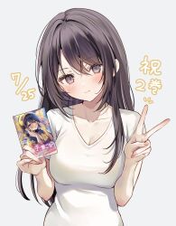  artistic_error black_hair blush book breasts cleavage closed_mouth collarbone commentary_request female grey_background grey_eyes hair_between_eyes hayashi_megumi highres holding holding_book koukou_jidai_ni_gouman_datta_joou-sama_to_no_dousei_seikatsu_wa_igaito_igokochi_ga_warukunai large_breasts long_hair looking_at_viewer meta notice_lines release_date shirt simple_background smile solo swept_bangs t-shirt upper_body v v-neck white_shirt yugaa 