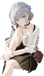  absurdres art_mu black_choker black_skirt braid breasts brown_bag choker closed_mouth commentary_request female green_eyes grey_hair highres hololive knee_up large_breasts long_sleeves looking_at_viewer official_alternate_costume shirogane_noel shirogane_noel_(casual) shirt short_hair simple_background sitting skirt smile solo virtual_youtuber white_background white_shirt 