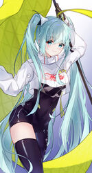  absurdres aqua_eyes aqua_hair arm_up asymmetrical_bodysuit black_bodysuit black_gloves bodysuit boots closed_mouth commentary covered_navel cowboy_shot cropped_jacket female feng1180 flag flagpole flame_print gloves goodsmile_racing green_flag green_gloves hatsune_miku highres holding holding_flag holding_pole jacket latex latex_bodysuit long_hair long_sleeves looking_at_viewer pole race_queen racing_miku racing_miku_(2022) single_leg_bodysuit single_thigh_boot single_thighhigh smile smiley_face solo standing text_print thigh_boots thighhighs twintails two-tone_gloves very_long_hair vocaloid white_jacket 