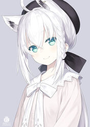  ahoge animal_ear_fluff animal_ears artist_name beret black_hat bow braid capriccio closed_mouth collared_shirt commentary_request female fox_ears green_eyes grey_background hair_between_eyes hat hololive long_hair looking_at_viewer low_ponytail official_alternate_costume ponytail shirakami_fubuki shirakami_fubuki_(street) shirt side_braid sidelocks simple_background smile solo upper_body very_long_hair virtual_youtuber white_bow white_hair white_shirt 