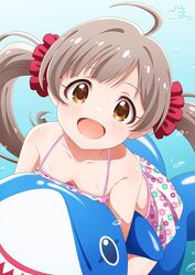  ahoge air_bubble bare_shoulders bikini blue_background blush breasts brown_eyes brown_hair bubble cleavage collarbone dot_nose female floral_print goma_konbu hair_ornament hair_scrunchie hakozaki_serika highres idolmaster idolmaster_million_live! idolmaster_million_live!_theater_days inflatable_shark inflatable_toy long_hair looking_at_viewer open_mouth pink_bikini print_bikini red_scrunchie scrunchie signature small_breasts smile solo swimsuit twintails very_long_hair 