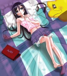  aragaki_ayase barefoot black_eyes black_hair casual commentary_request computer digital_media_player female headphones laptop long_hair long_legs lying navel ore_no_imouto_ga_konna_ni_kawaii_wake_ga_nai pillow star_(symbol) sudilos 