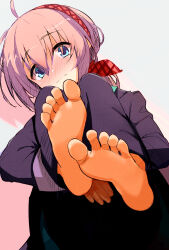  :| absurdres ahoge barefoot black_pants black_shirt blue_eyes blush brown_hair closed_mouth commentary_request drop_shadow dutch_angle embarrassed eyes_visible_through_hair feet feet_up female foot_focus full-face_blush grey_background hair_between_eyes hairband highres hugging_own_legs long_hair long_sleeves looking_at_viewer low_ponytail pants plaid_hairband red_hairband sanoba_witch school_uniform shiiba_tsumugi shirt simple_background sitting soles solo split_mouth toes user_sztx7254 