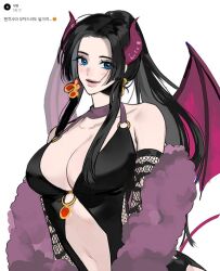  black_hair blue_eyes boa_hancock closed_mouth commentary_request earrings elbow_gloves feather_boa female gloves horns jewelry korean_commentary o-ring one_piece ponytail ppyobong11 purple_wings see-through see-through_gloves sidelocks simple_background smile solo white_background wings 