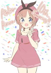  :d anniversary atelier_(series) atelier_rorona beret blue_eyes confetti copyright_name cowboy_shot female hand_up hat highres long_hair looking_at_viewer minidraco no_pants open_mouth pink_hat pink_shirt print_shirt puni_(atelier) rorolina_frixell shirt short_sleeves smile solo standing t-shirt v white_background 