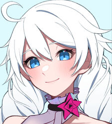  ahoge blue_background blue_eyes blush closed_mouth collarbone commentary female grey_hair hair_between_eyes honkai_(series) honkai_impact_3rd kiana_kaslana kiana_kaslana_(valkyrie_ranger) long_hair looking_at_viewer portrait simple_background smile solo yunomi_(yunomi_hs) 